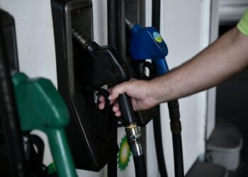 Βουλιάζει η ζήτηση για ελληνικά καύσιμα, διευρύνεται το εμπορικό έλλειμμα