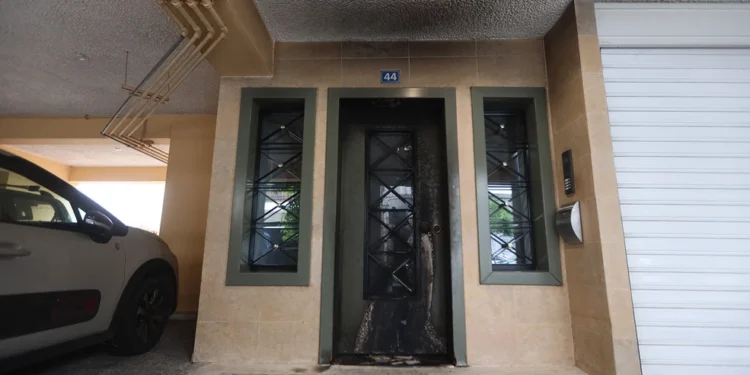 Έκρηξη από γκαζάκια έξω από το σπίτι του Μάξιμου Χαρακόπουλου στα Πετράλωνα – «Ξυπνήσαμε με καπνούς, νομίζαμε ότι καιγόμαστε»