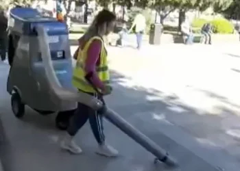 Σέρρες: Οι υπάλληλοι καθαριότητας δεν χρησιμοποιούν τα ηλεκτρικά χειραμαξίδια, γιατί φοβούνται ότι έχουν GPS και θα τους εντοπίζουν!