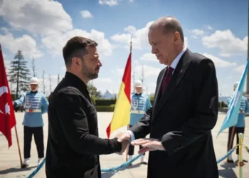 Ρωσία – Ουκρανία: Χαμηλές προσδοκίες μετά το φιάσκο με τις συνομιλίες, τριμερείς συναντήσεις στην Κωνσταντινούπολη