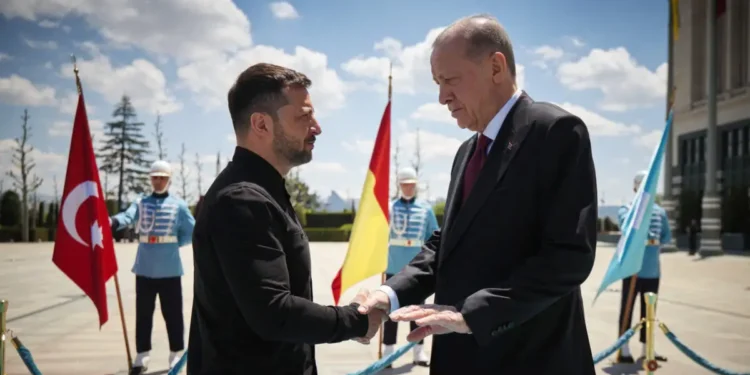 Ρωσία – Ουκρανία: Χαμηλές προσδοκίες μετά το φιάσκο με τις συνομιλίες, τριμερείς συναντήσεις στην Κωνσταντινούπολη