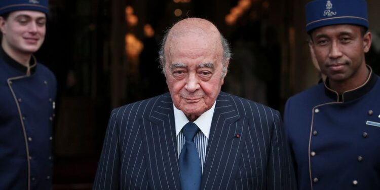 Νέες αποκαλύψεις για τον Αλ Φαγιέντ: «Κατασκόπευε πελάτισσες στα δοκιμαστήρια του Harrods»