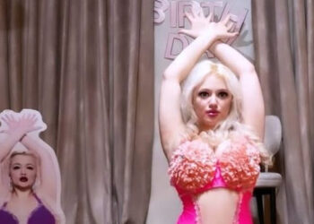 Μπεάτα Έρνμαν: Η αδελφή της Γκρέτα Τούνμπεργκ είναι καλλιτέχνις, έχει αλλάξει επίθετο και ανεβάζει σέξι βίντεο