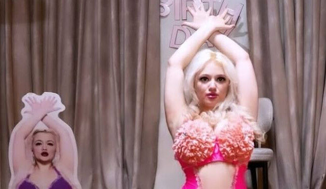 Μπεάτα Έρνμαν: Η αδελφή της Γκρέτα Τούνμπεργκ είναι καλλιτέχνις, έχει αλλάξει επίθετο και ανεβάζει σέξι βίντεο