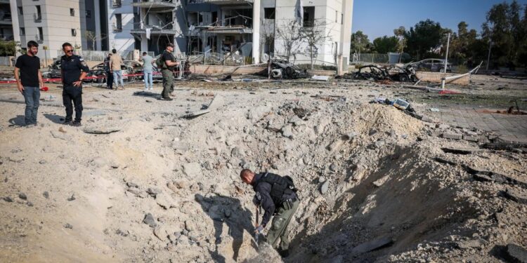 Το Ιράν σφυροκοπά τη Μπερ Σεβά – «Το Ισραήλ τιμωρείται» λέει ο Χαμενέϊ