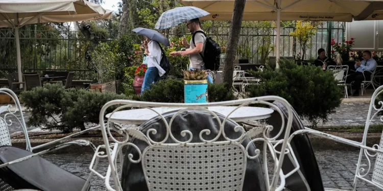 Έκτακτο δελτίο επιδείνωσης καιρού από το απόγευμα με καταιγίδες και μπουρίνια