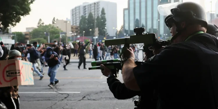 Λος Άντζελες: Πώς ο Τραμπ εργαλειοποιεί πολιτικά τις διαμαρτυρίες για να κανονικοποιήσει τη χρήση στρατού εντός Αμερικής