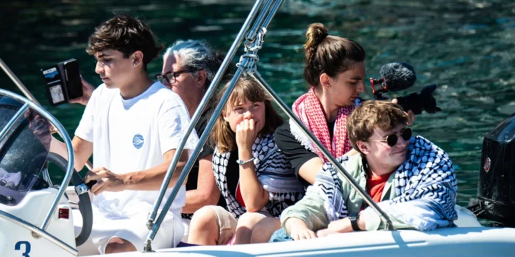 Η Γκρέτα Τούνμπεργκ και ακτιβιστές του Madleen αναγκάστηκαν να δουν βίντεο 43 λεπτών με την επίθεση της Χαμάς στο Ισραήλ