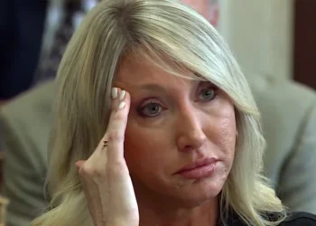 «Έχασα τον άντρα μου, το σπίτι μου, τους φίλους μου» – Σχολική σύμβουλος καταδικάστηκε σε τριετή φυλάκιση για σεξ με μαθητή