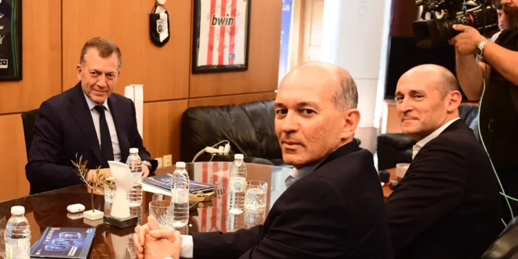 Στο υπουργείο οι Αγγελόπουλοι για τη συνάντηση με τον Βρούτση – «Ήρθαμε λόγω σεβασμού, δεν είμαστε ίδιοι με τον Γιαννακόπουλο»