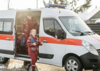 Τουρκία: Αυτοκίνητο έστριψε παράνομα αριστερά και μηχανή «καρφώθηκε» πάνω του