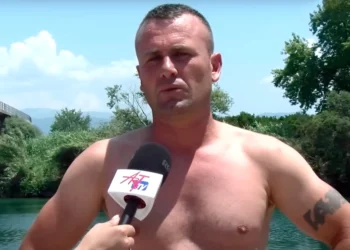 Θα τα κάνω τατουάζ για να είναι στην καρδιά μου, δεν βούτηξα για την υπηκοότητα, λέει ο άνδρας που ανέσυρε τα παιδιά από τον Άραχθο