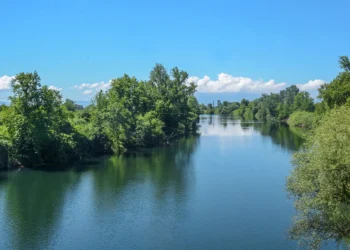Δύο παιδιά ανασύρθηκαν χωρίς τις αισθήσεις τους από τον ποταμό Άραχθο στην Άρτα