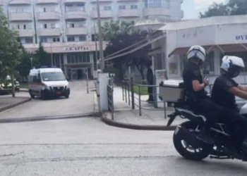 Διασωληνωμένα σε κρίσιμη κατάσταση τα δύο παιδιά που ανασύρθηκαν από τον Άραχθο