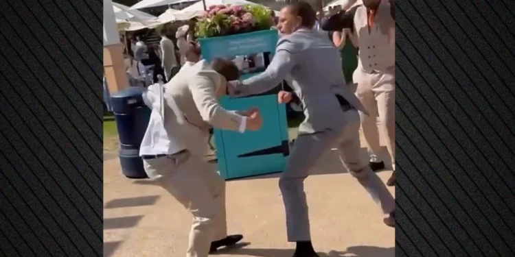 Άγριο ξύλο στις ιπποδρομίες του Άσκοτ: Φόρεσαν τα καλά τους και… άρχισαν τις γροθιές μπροστά στους αποσβολωμένους θεατές – Δείτε βίντεο