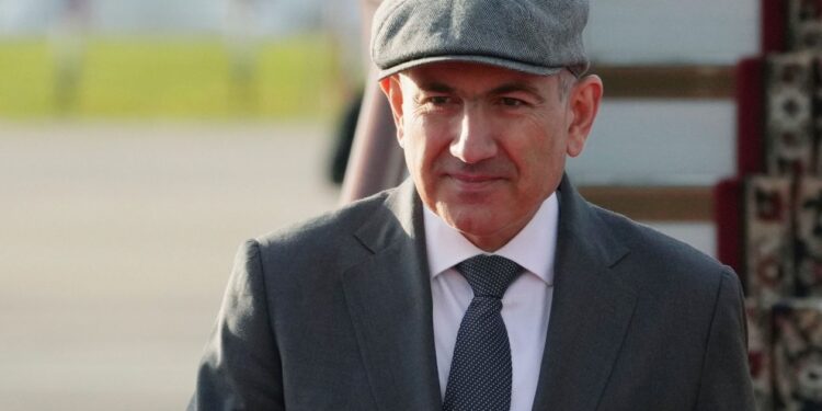 Αρμενία: Ο Πασινιάν θέλει να δείξει τα γεννητικά του όργανα στον Πατριάρχη μετά τις φήμες για περιτομή