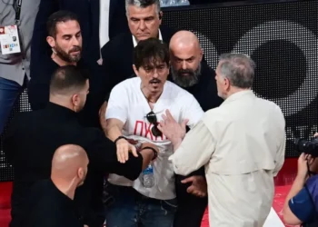 Μεγάλη ένταση με Γιαννακόπουλο στο ΣΕΦ – Αποχώρησε από το γήπεδο – Παρά λίγο να συλληφθεί