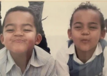 Εμμανουήλ Καραλής: Για κάποια παιδιά στο σχολείο εγώ και η αδερφή μου δεν είχαμε ονόματα, ήμασταν απλώς τα μαυράκια