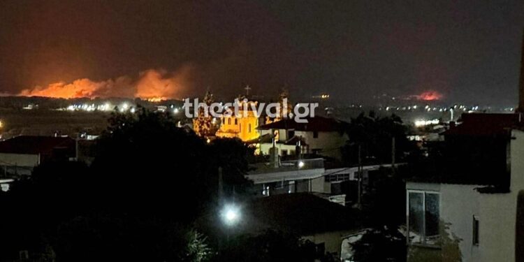 Μαίνονται τρεις φωτιές στη Θεσσαλονίκη: Σε Λουτρά Λαγκαδά, περιοχή Ευαγγελισμού και Νέους Επιβάτες τα μέτωπα – Δείτε βίντεο