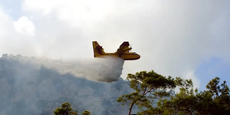 Φωτιά στη Δράμα: Σηκώθηκαν 8 αροσκάφη