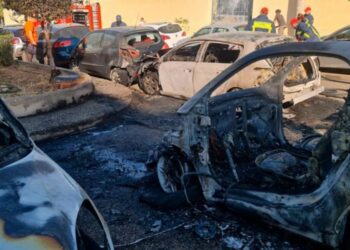 Μεγάλη φωτιά στη Νέα Σμύρνη – Πώς ξεκίνησε, κάηκαν 4 ΙΧ