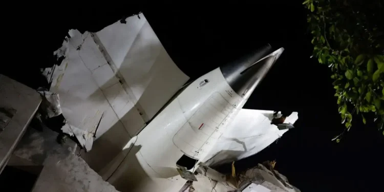 Ινδία: Πάνω από 290 οι νεκροί από τη συντριβή του αεροπλάνου της Air India – Βρέθηκε ένας που σώθηκε από την τραγωδία