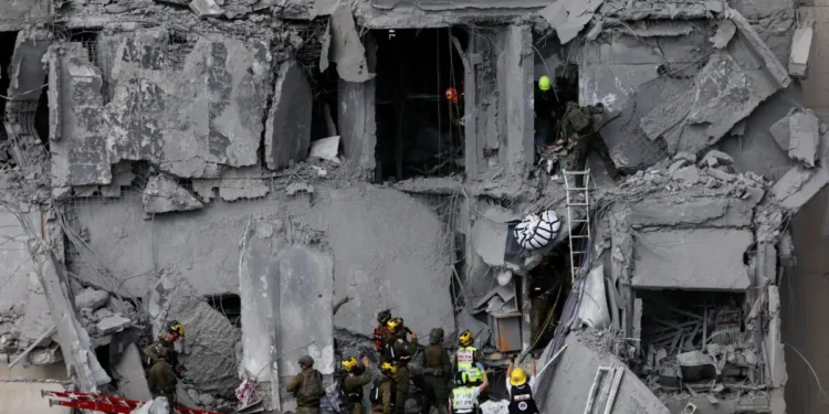 Η εκεχειρία Ιράν και Ισραήλ κράτησε τέσσερις ώρες: Νέα πυραυλική επίθεση από την Τεχεράνη