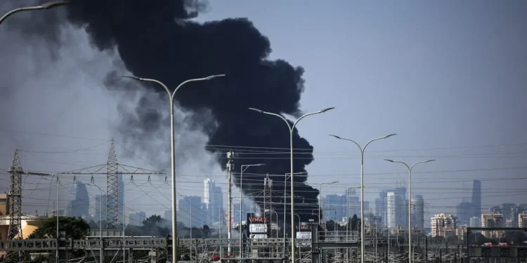 Όλοι περιμένουν τον Τραμπ: Το Ισραήλ σχεδίασε από τον Δεκέμβριο τις επιθέσεις κατά του Ιράν – «Ο πόλεμος μπορεί να διαρκέσει μόνο όσο αντέξουν οι πύραυλοί τους»