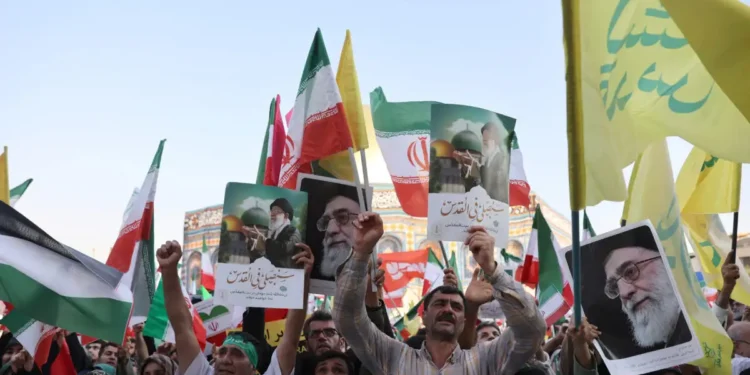 Στο κατώφλι της αλλαγής καθεστώτος το Ιράν: Ο εξόριστος γιος του Σάχη και η μετά – Αγιατολάχ εποχή