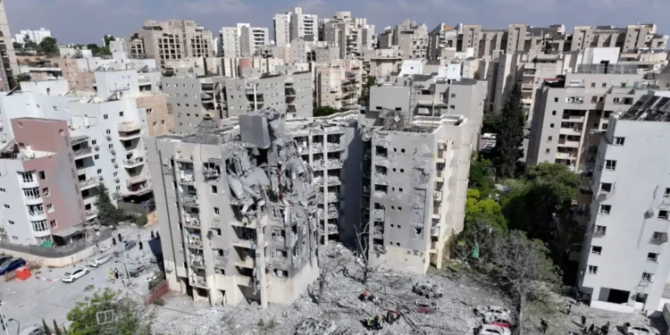 Εύθραυστη εκεχειρία στη Μέση Ανατολή: Βlame game Ιράν και Ισραήλ για τις πυραυλικές επιθέσεις πριν και μετά την κατάπαυση του πυρός