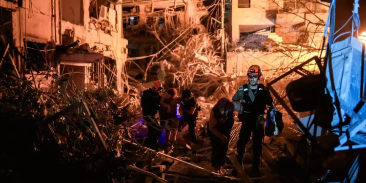 Φλέγεται η Μέση Ανατολή: Αλλεπάλληλα κύματα επιθέσεων από Ιράν και Ισραήλ – Πολλοί νεκροί, τραυματίες και αγνοούμενοι