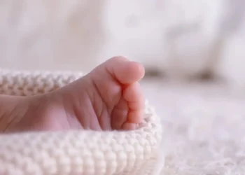 Θήβα: Με τραύμα στο κεφάλι το 6 μηνών βρέφος που παράτησαν στο νοσοκομείο – Αναζητούνται οι γονείς του