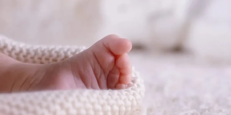 Θήβα: Με τραύμα στο κεφάλι το 6 μηνών βρέφος που παράτησαν στο νοσοκομείο – Αναζητούνται οι γονείς του