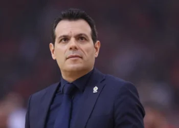 Ισραήλ: Πύραυλος έπεσε στην πολυκατοικία που μένει ο Δημήτρης Ιτούδης – Στην Ελλάδα βρίσκεται ο προπονητής της Χάποελ