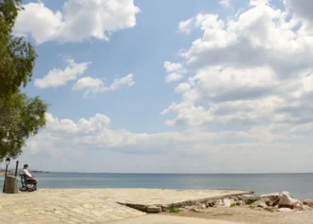 Καιρός: Πτώση της θερμοκρασίας – Βοριάδες 8 μποφόρ σε Κυκλάδες και Κάρπαθο