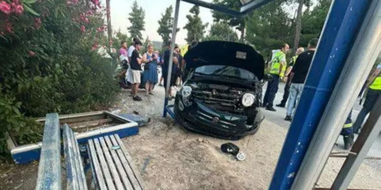 Χαλκιδική: Μεθυσμένος και χωρίς δίπλωμα ο 19χρονος που έπεσε με το ΙΧ του σε στάση ΚΤΕΛ στο Παλιούρι