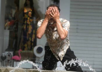 Καιρός: Δύσκολη η αποψινή νύχτα – Γιατί θεωρείται «τροπική» και πού θα έχει πάνω από 25 βαθμούς