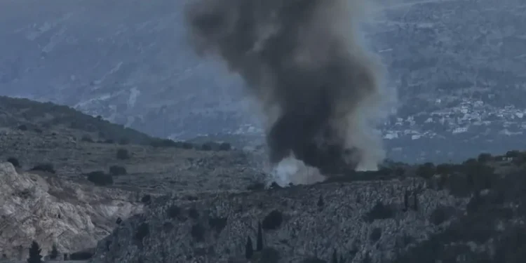 Φωτιά τώρα στην Κεφαλονιά: Καίγεται υπαίθρια χωματερή – Μήνυμα από το 112 για τους καπνούς