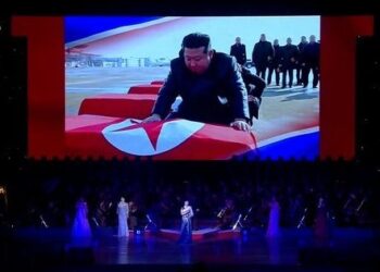 Τα δάκρυα του Κιμ: Κλαίει πάνω από τα φέρετρα Βορειοκορεατών που σκοτώθηκαν στην Ουκρανία