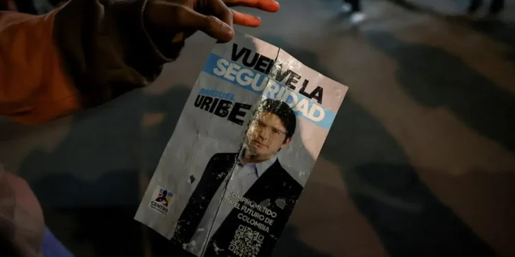 Κολομβία: Απόπειρα δολοφονίας του υποψήφιου προέδρου Μιγκέλ Ουρίμπε – Ανήλικος τον πυροβόλησε στο κεφάλι σε προεκλογική συγκέντρωση, κρίσιμη η κατάστασή του