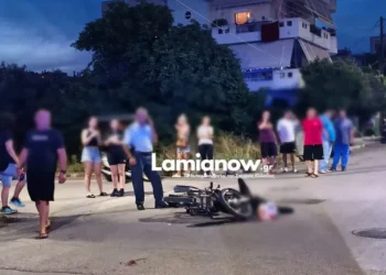 Σοβαρό τροχαίο στη Λαμία: Σφοδρή σύγκρουση ΙX με μηχανάκι