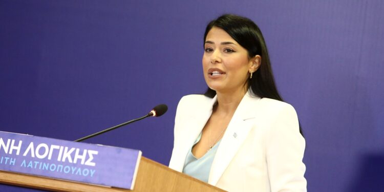 Λατινοπούλου: Να παρέμβει ο στρατός για τους μετανάστες στην Κρήτη – Μαντραχαλάδες έχουν εισβάλει στην Ελλάδα