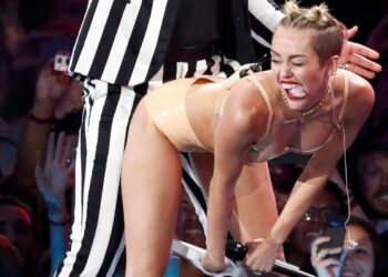 Ντροπή, τσακωμοί, τραύμα, γαλοπούλα: Όταν η Μάιλι Σάιρους «τα έχασε όλα»