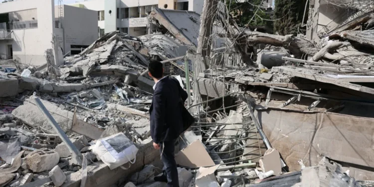 Το Ιράν υποστηρίζει ότι χρησιμοποίησε νέα μέθοδο στις πυραυλικές επιθέσεις τα ξημερώματα, κάνοντας τα ισραηλινά αμυντικά συστήματα να στοχεύουν το ένα το άλλο