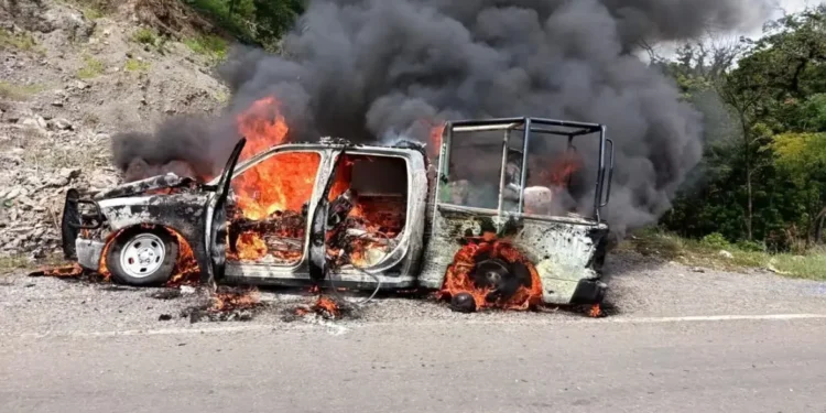 Θάνατος για 5 αστυνομικούς στο Μεξικό: Τους έστησαν ενέδρα και έβαλαν φωτιά στο αυτοκίνητό τους