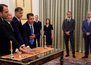 Ορκίστηκαν ο νέος υπουργός Μετανάστευσης, Θάνος Πλεύρης και τρεις υφυπουργοί