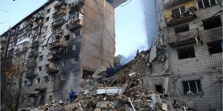 Ρωσικές επιδρομές στο Κίεβο: Τουλάχιστον 14 νεκροί και 44 τραυματίες