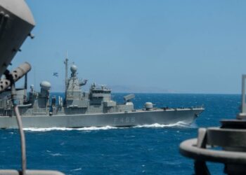 Αμερικανοί: «Η Ελλάδα είναι μεταφορικά ο μεγαλύτερος φυσικός στόλος αεροπλανοφόρων στη Μεσόγειο»