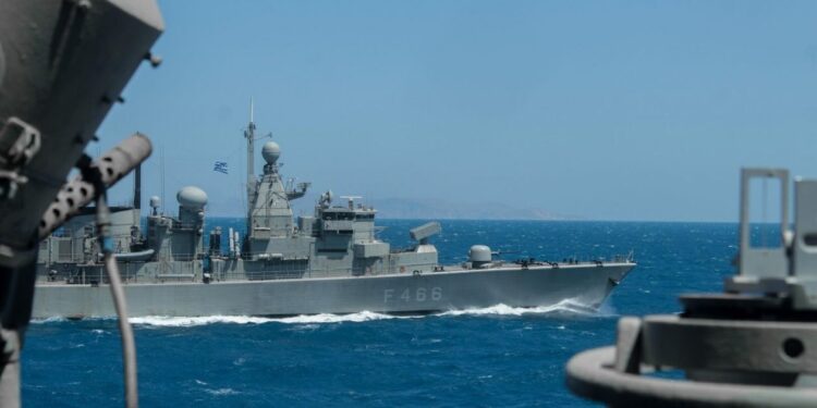 Αμερικανοί: «Η Ελλάδα είναι μεταφορικά ο μεγαλύτερος φυσικός στόλος αεροπλανοφόρων στη Μεσόγειο»