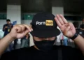 «Μαύρο» από αύριο σε Youporn, Pornhub και Redtube στην Γαλλία ως ένδειξη διαμαρτυρίας για την υποχρεωτική επαλήθευση της ηλικίας